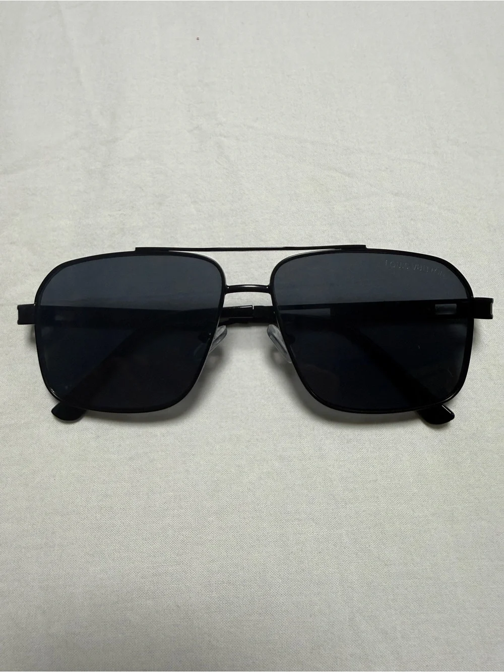 Classic Black Aviator-Style Sunglasses